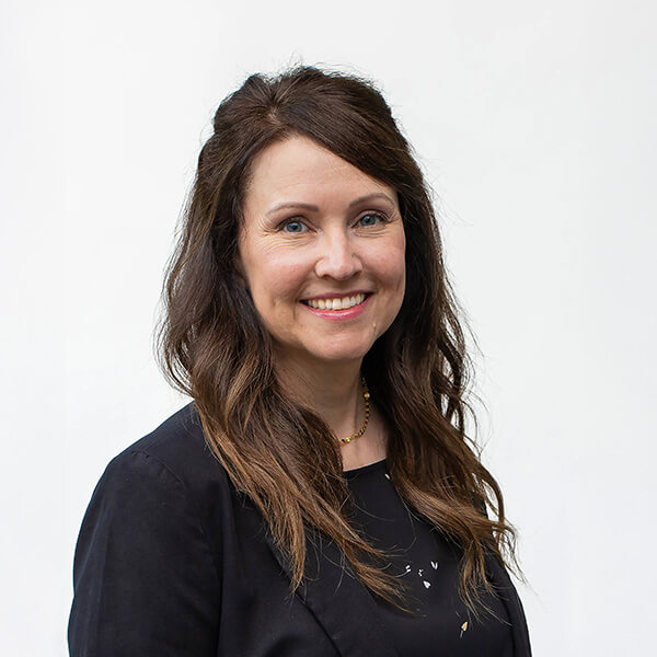 Headshot of Kim Heinen-Howard