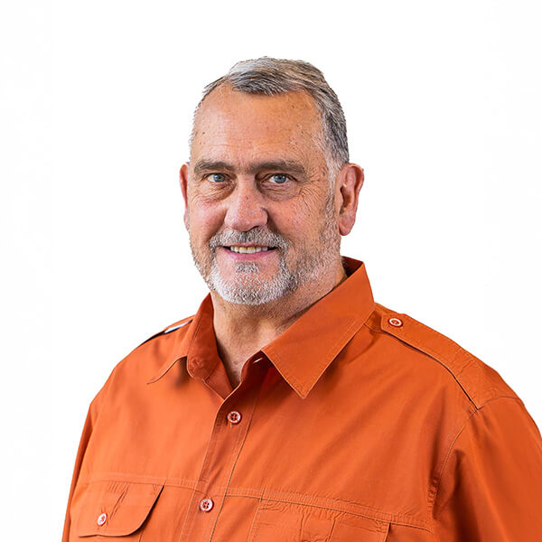 Headshot of Lynn Markham